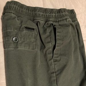 Great pair of Men’s pants, dark green.